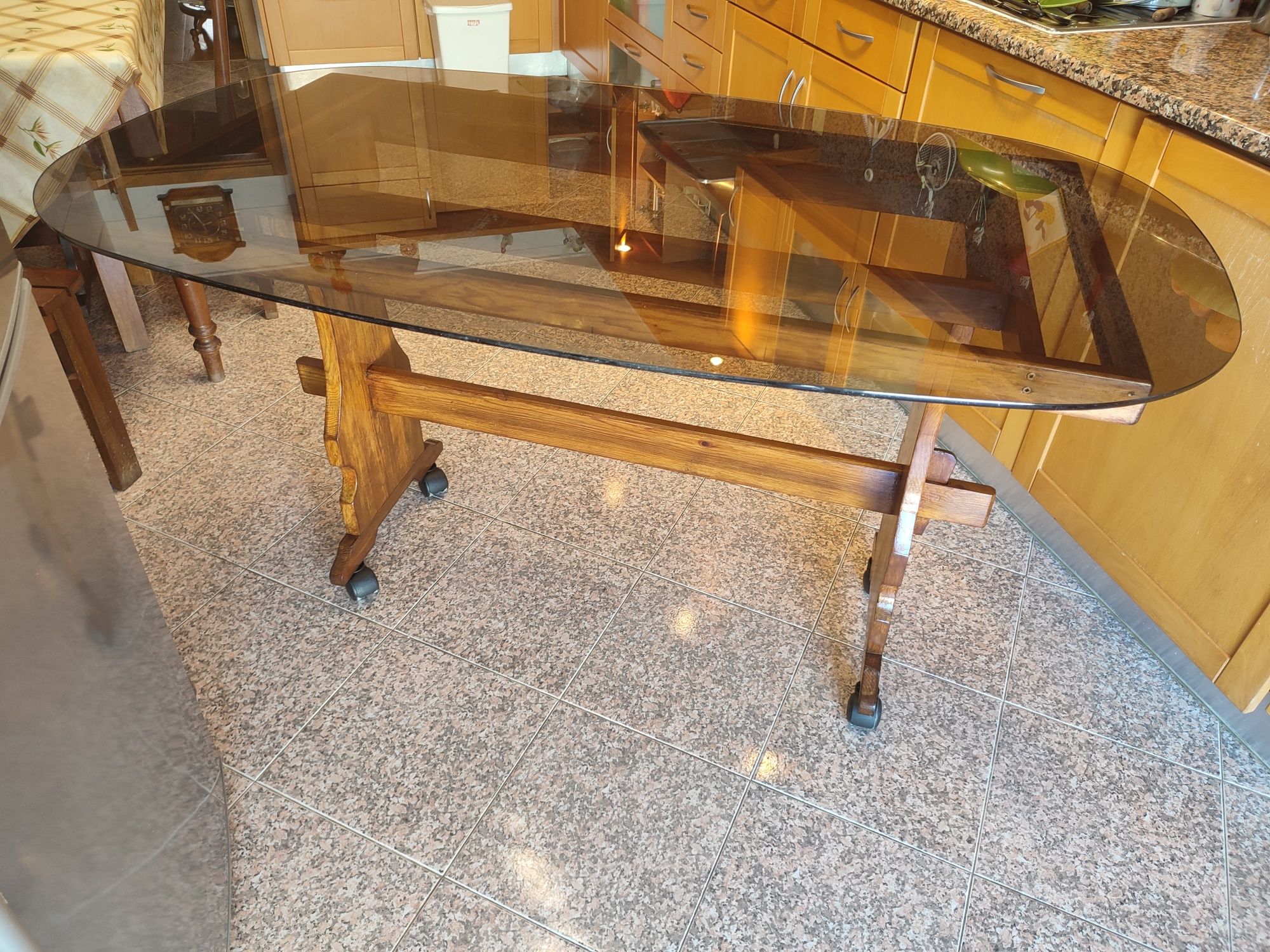 Mesa cozinha em madeira maciça e vidro