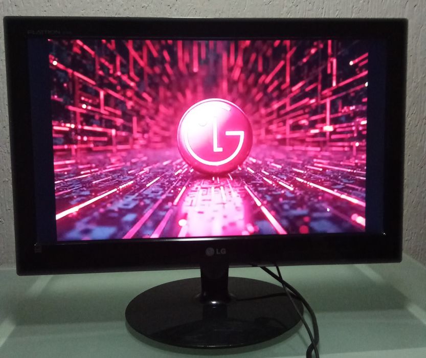 Монітор 21.5" LG Flatron E2240T-PN