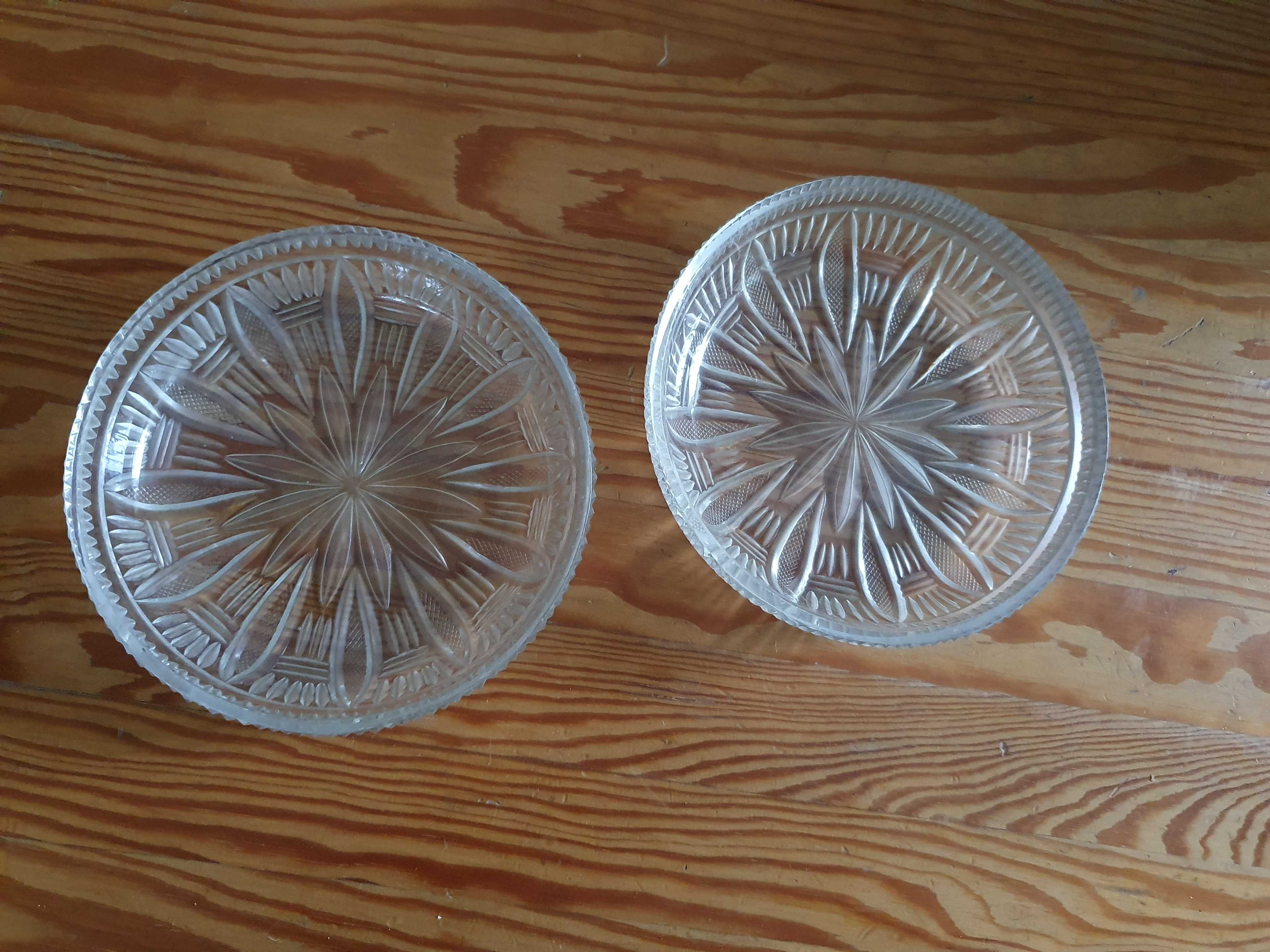 Dwie kryształowe miseczki kompotierki