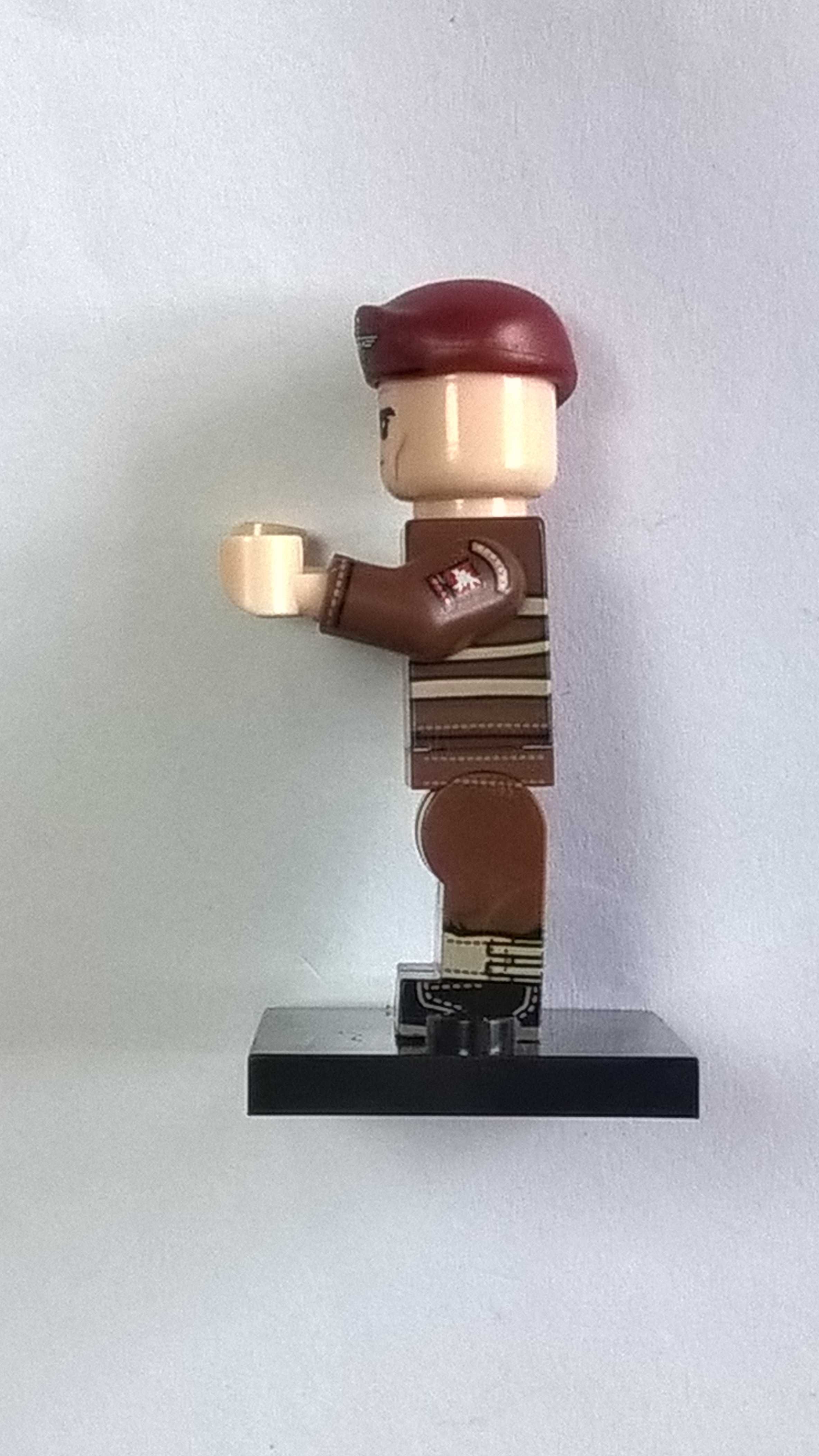 Figurka żołnierza brytyjskiego z br. 4 strony nadruk WW2 komp. z Lego