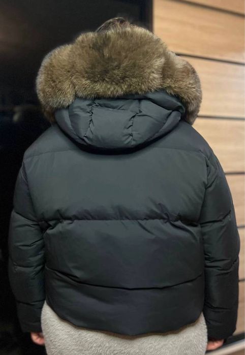 Продам пуховик з натуральним хутром