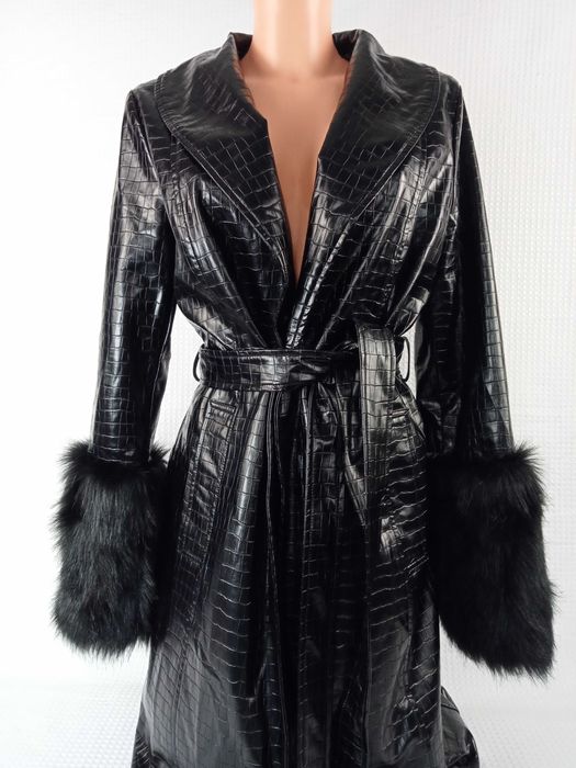 płaszcz długi czarny ze sztucznej skóry od MISSGUIDED