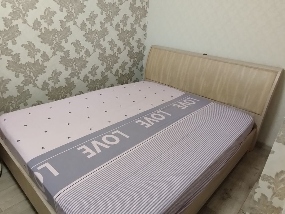 Кровать с матрасом