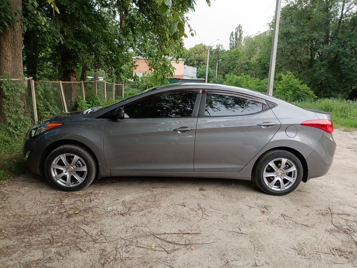 Hyundai Elantra 2011