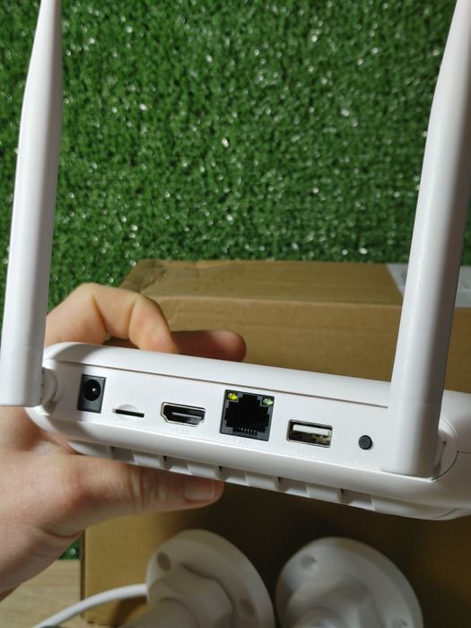 Комплект на 4 ip камери з ip реєстратором на 8 каналів ICsee додаток