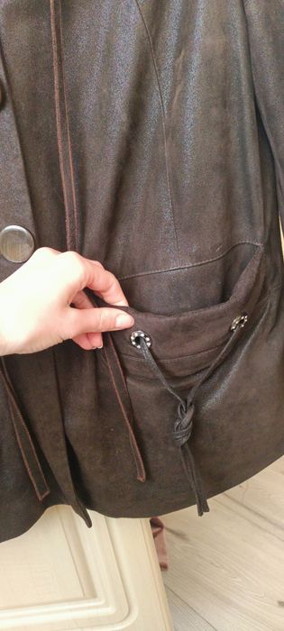 Шкіряне пальто з натуральним хутром.