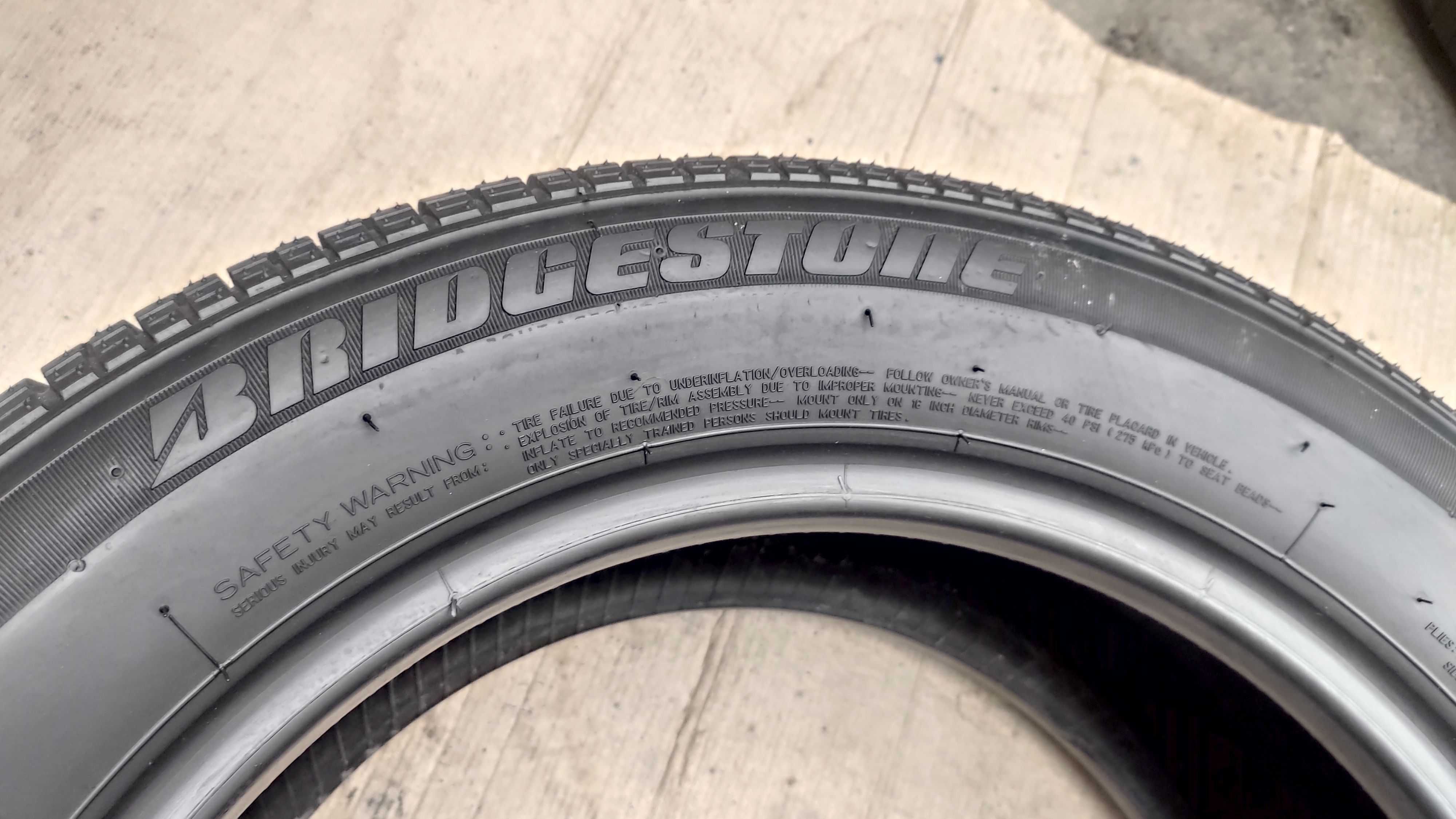 Шини 215/55R16 Bridgestone. нові