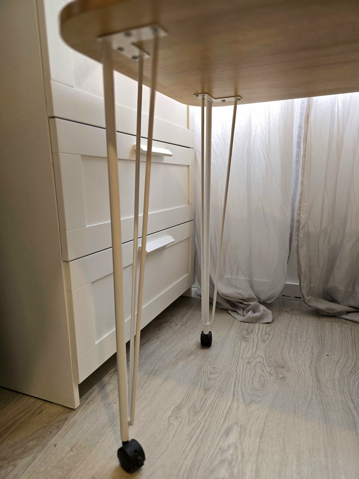 Secretária/ mesa escritório com rodas