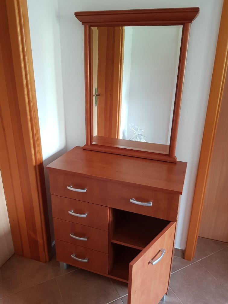 Sprzedam komoda z lustrem