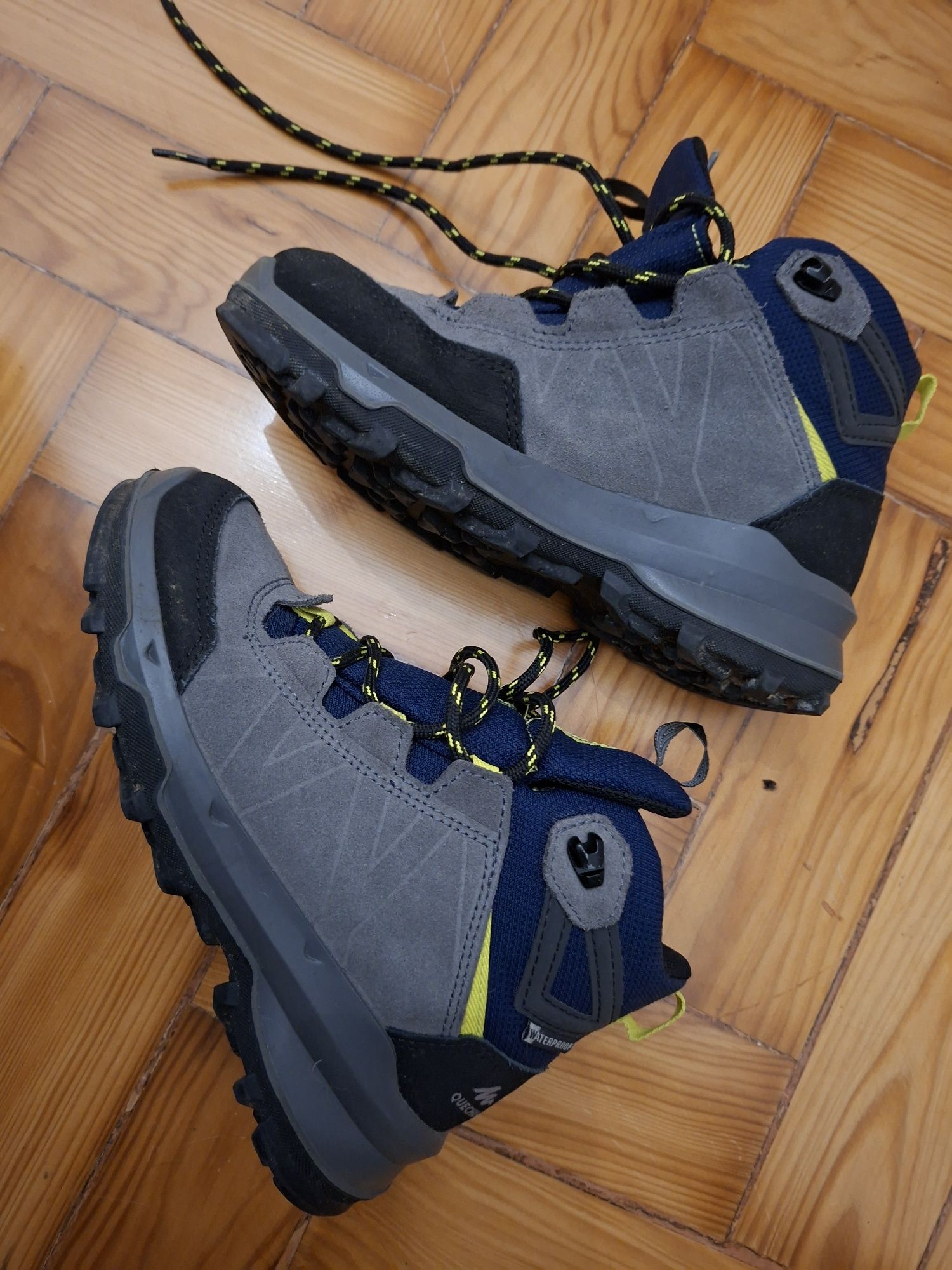 Botas caminhada montanha 33