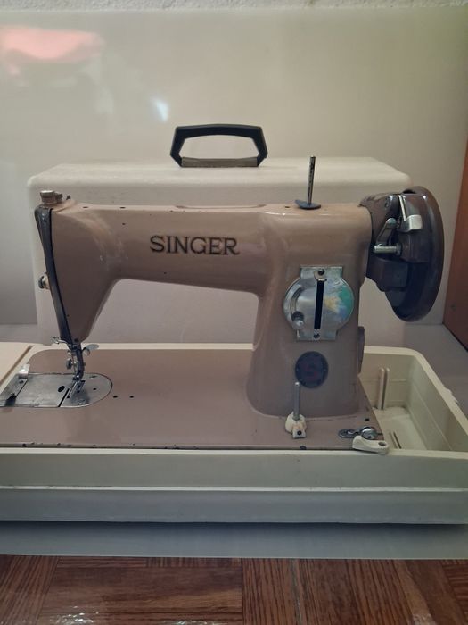 Máquina de Costura Vintage Singer