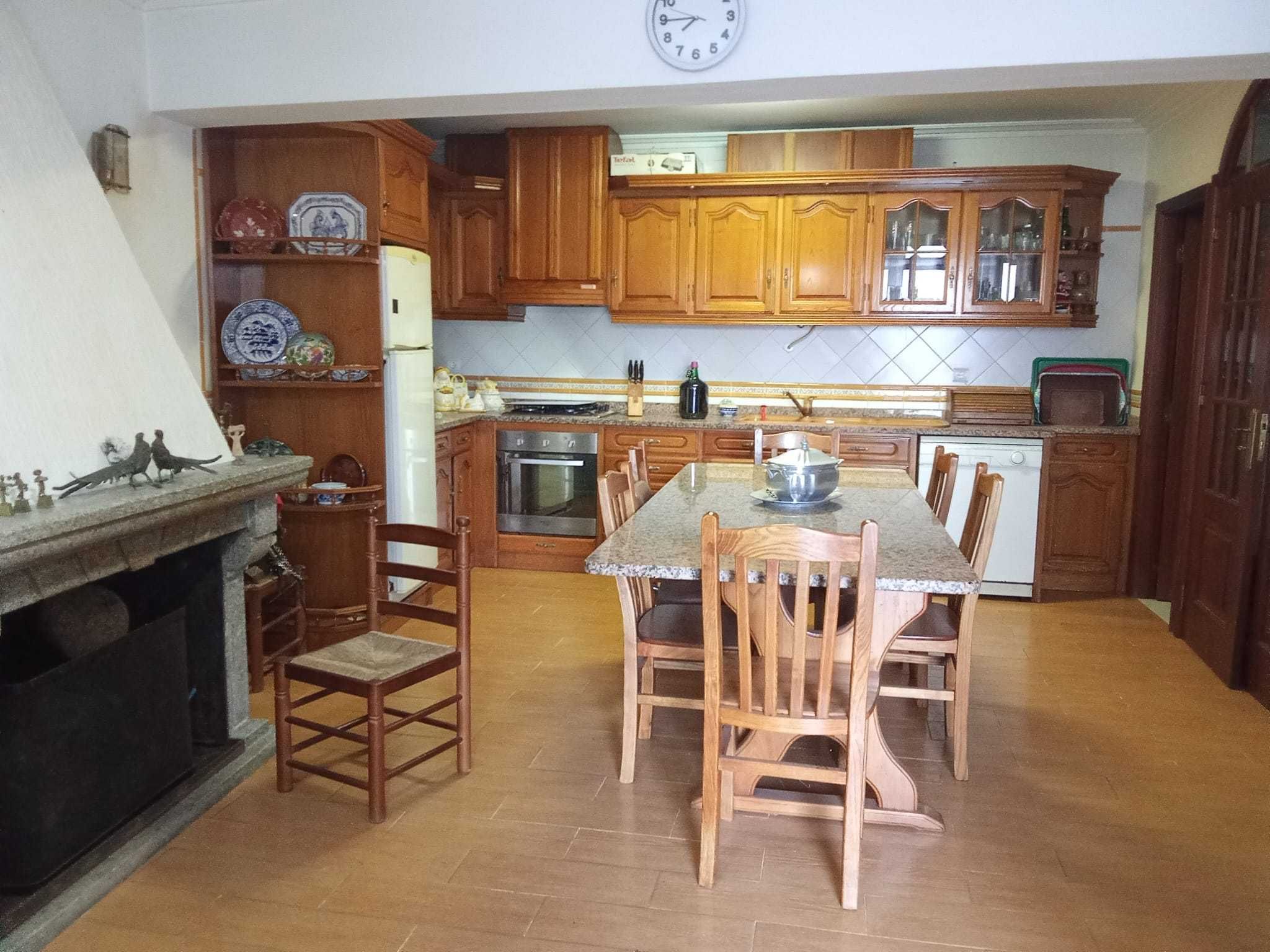 Casa T5, localizada em Pedrogão de São Pedro