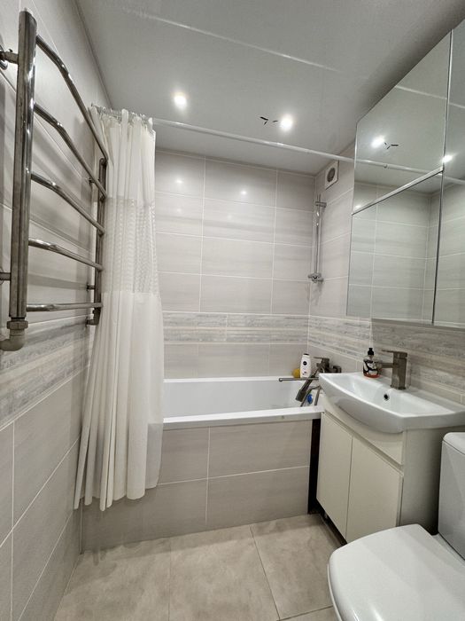 Продаж сучасної 3к.квартири після ремонту ,з видом на Соборну площу !