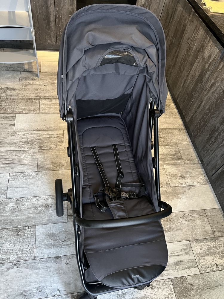 Прогулянкова коляска Carrello nero