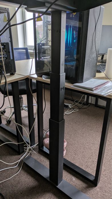 Ергономічний стіл з підйомним механізмом