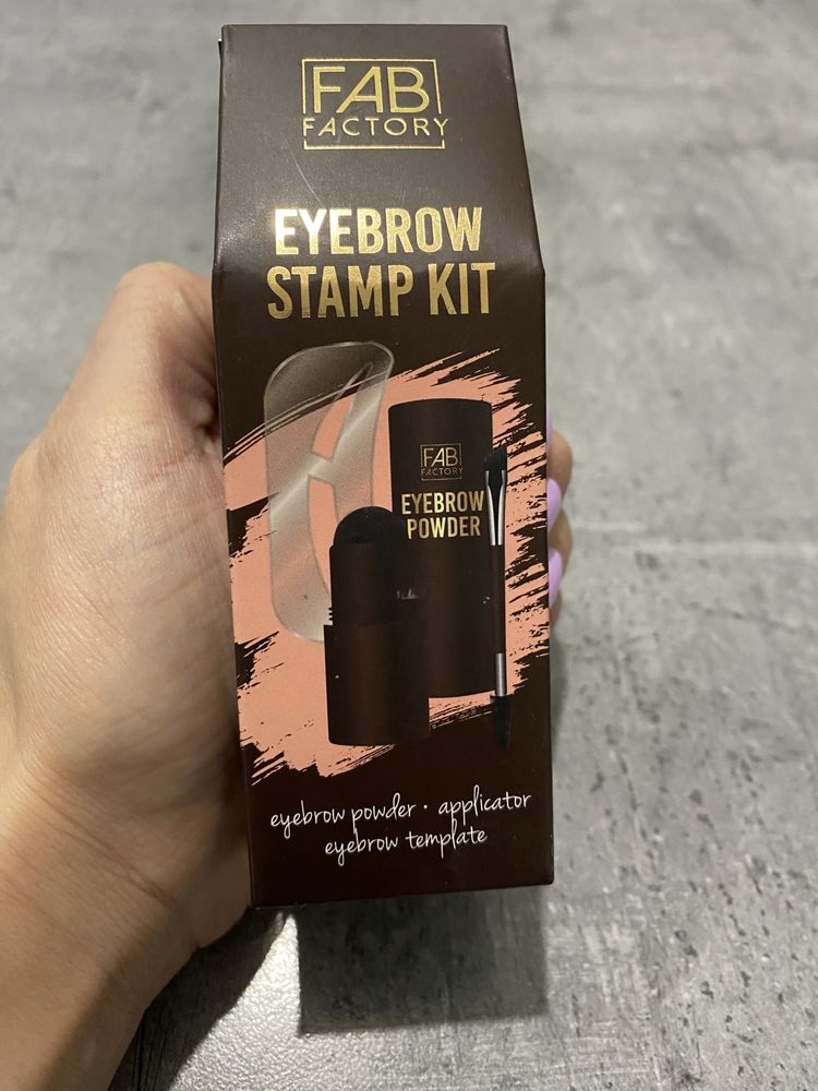 Zestaw do stylizacji makijażu brwi stempel szablon szczoteczka brązowy