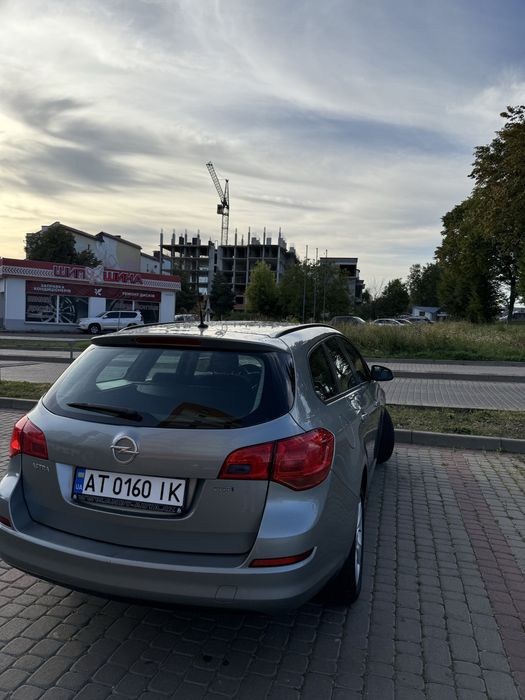 Продам!  Opel Astra J 1.7 дизель 2012 рік.