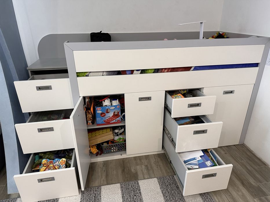 Ліжко дитяче, з шафою та столом