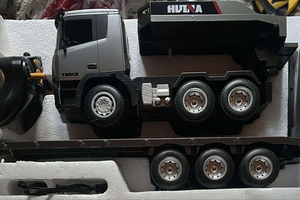 Camião telecomandado rc 1:18