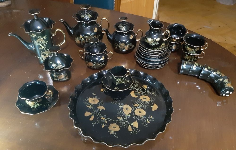 Дивовижний порцеляновий чайний сервіз