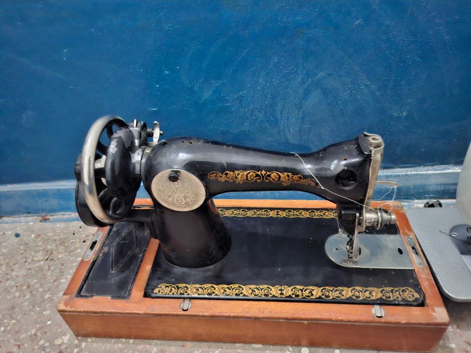 Швейная машинка чайка подолка.