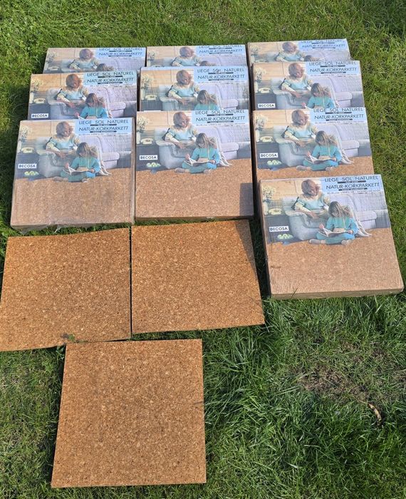 Naturalne płytki korkowe podłogowe KOREK 4x300x300mm  -opak. 0,99m²