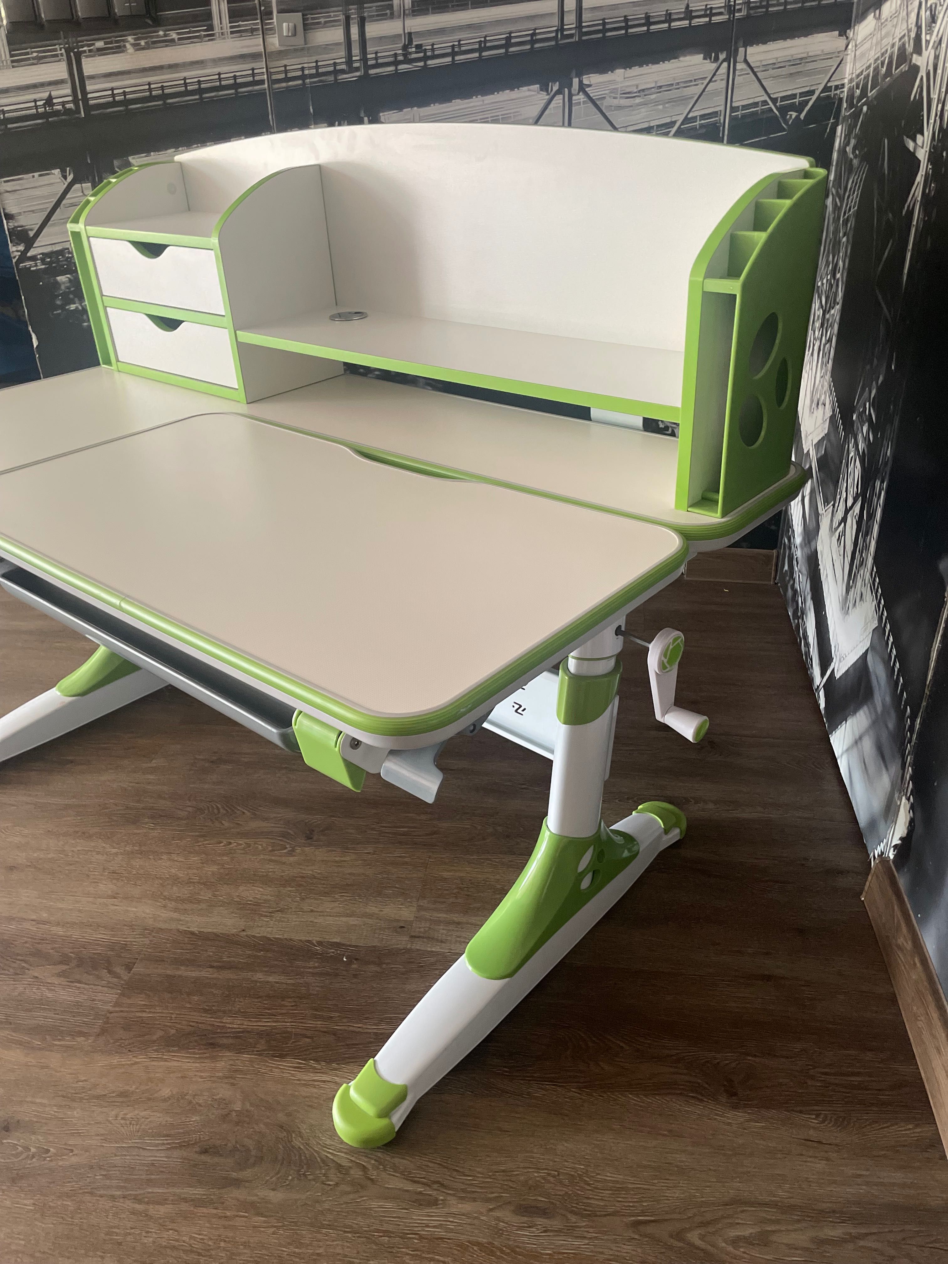 Biurko ergonomiczne dziecięce z fotelem