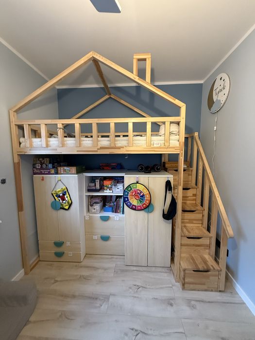 Sprzedam lozko dzieciece domek na antresoli ze schodkami !