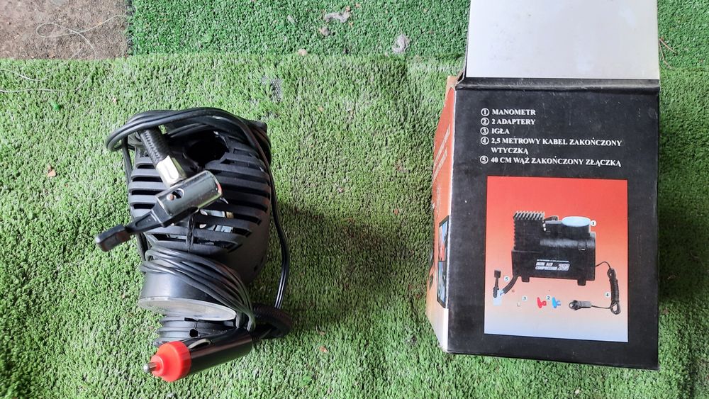 Kompresor samochodowy 12V solidny z manometrem