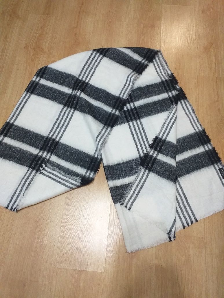 Szał Zara duży chusta w kratę biało czarny