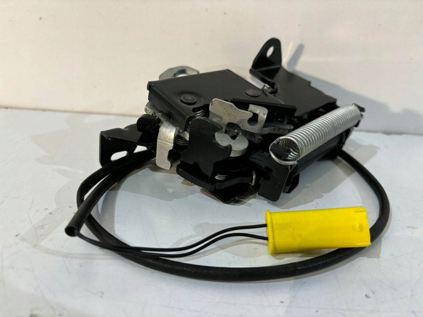 BMW X1 F48 / X2 F39 aktywny zamek maski R   15470
