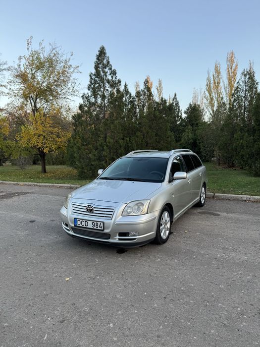 Toyota Avensis 2,0d механіка дизельний універсал в гарному стані