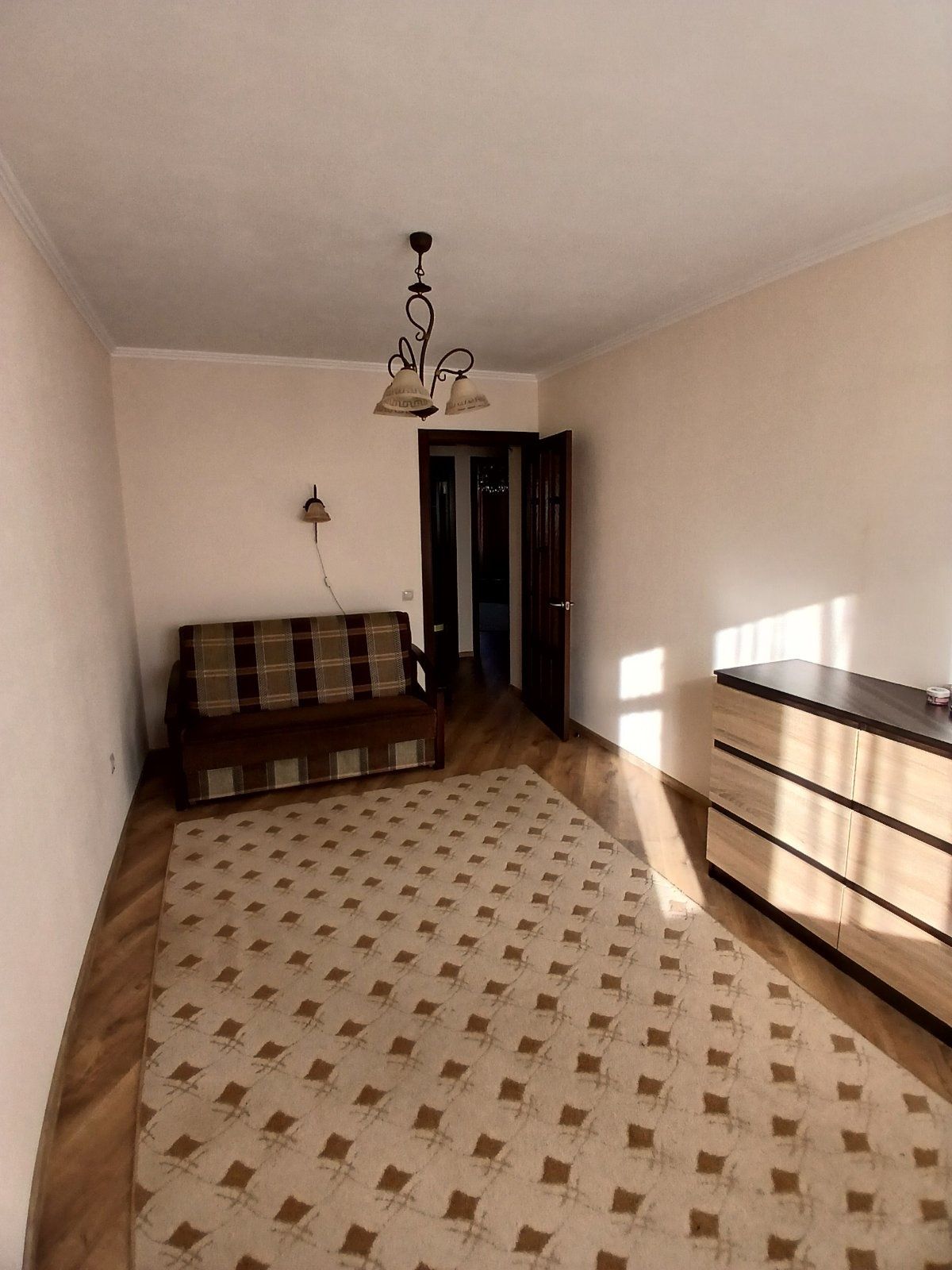 Сдам 3р квар.,ул.Патриарха Скрипника-9,ст.м.Вокзальна, 10мин.пешком