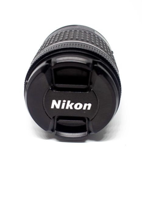 obiektyw Nikon 18-55 mm,