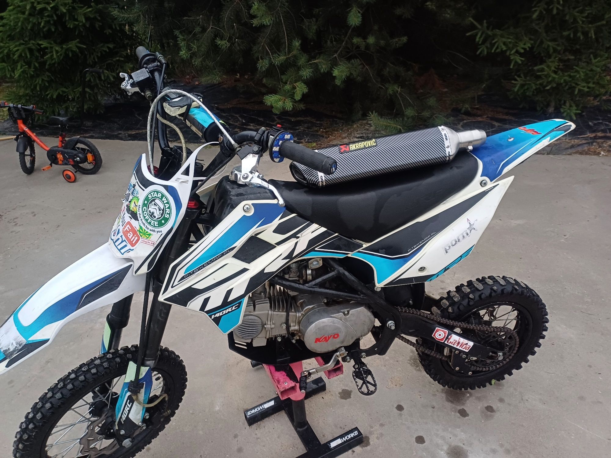 Cross MRF 140RC strój fox kask buty raven podnośnik