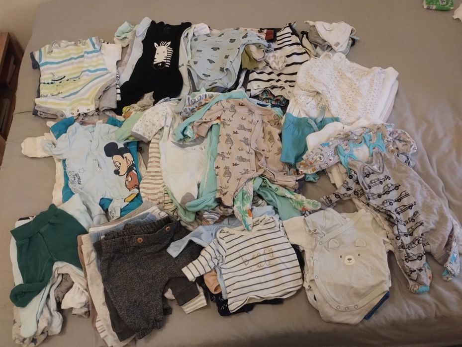 Zestaw ubrań 50-62 cm. Body,spioszki,spodnie,bluzy,czapki,spiworki