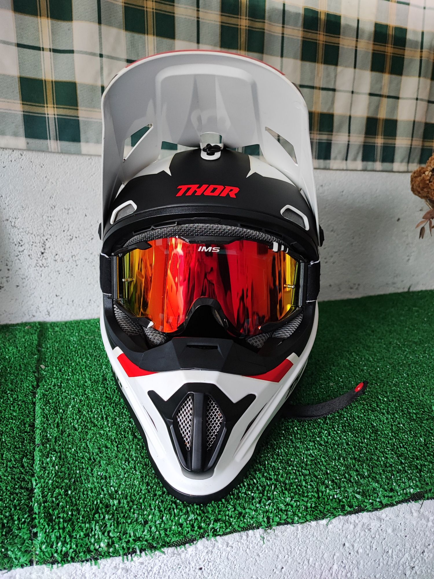Capacete THOR com óculos IMS