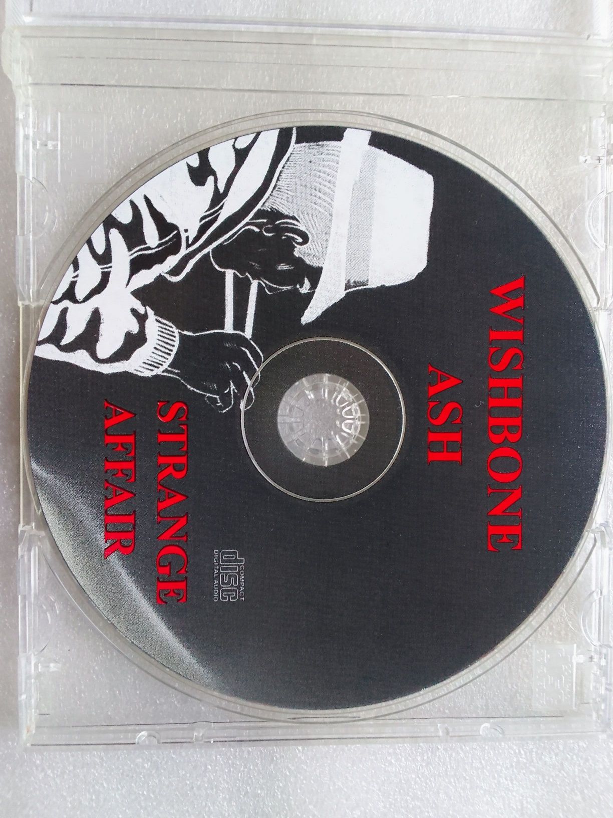 WISHBONE ASH "Strange Affair". CD Audio.