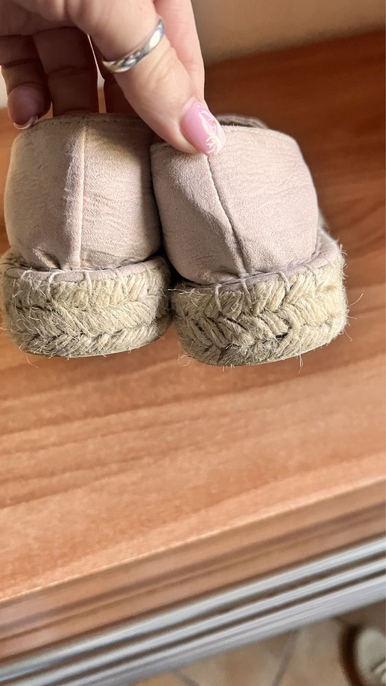 Espadryle, buty wiosenne, tenisówki z perełkami