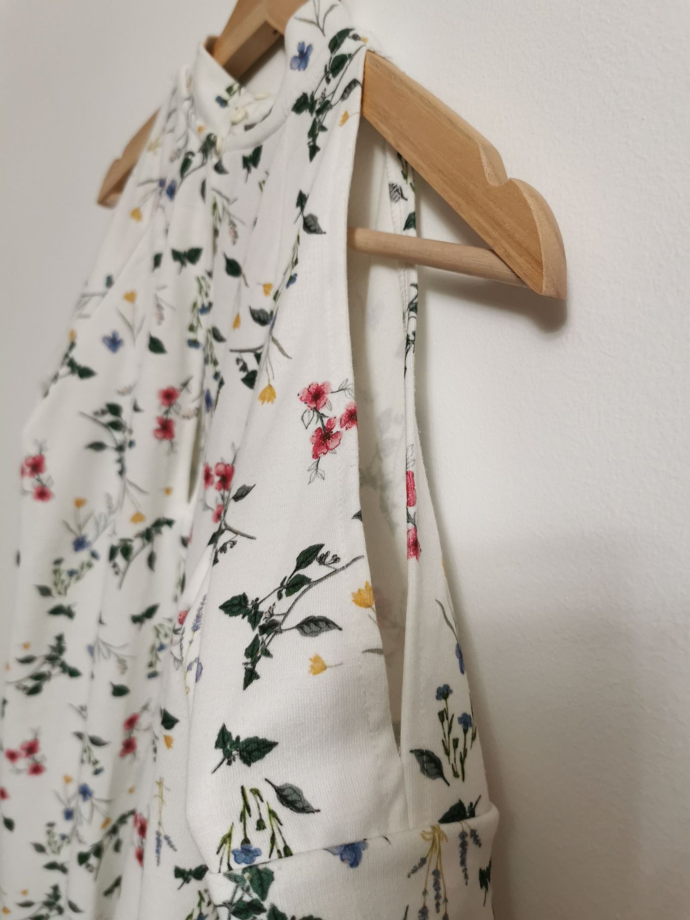 Vestido floral Stradivarius