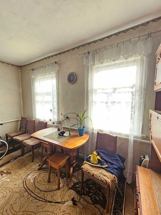 Продаж повноцінного будинку в центрі села Руська Поляна.