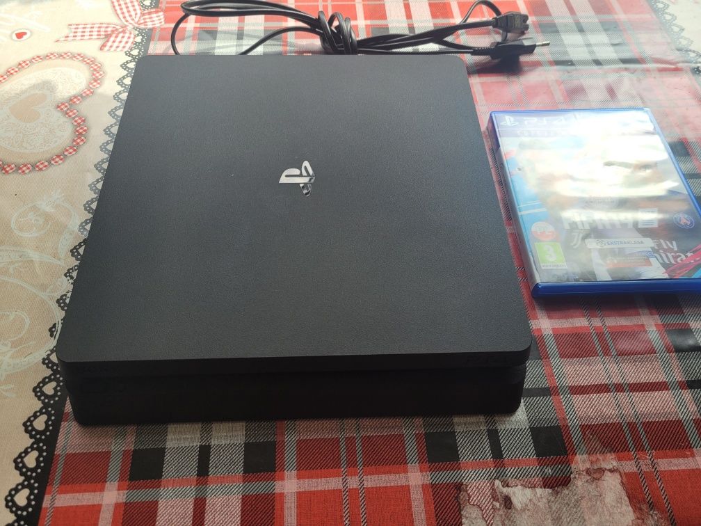 Konsola PS4 SLIM 500gb + Fifa 19