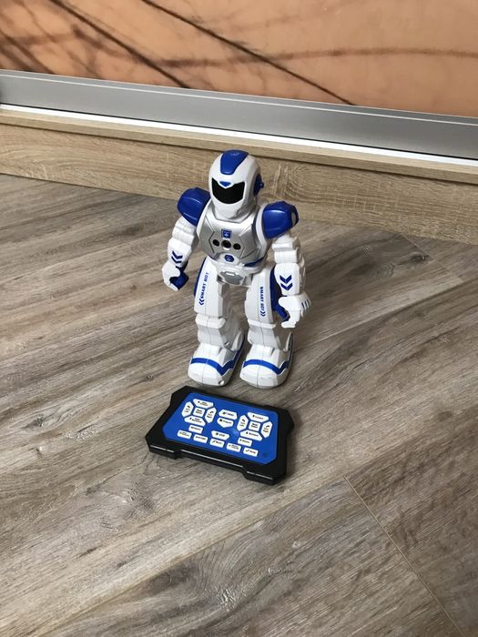 Робот розумний з пультом