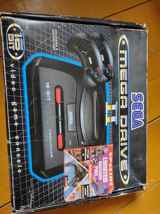 Konsola Sega Mega Drive 2 w pudełku komplet 2 pady instrukcja
