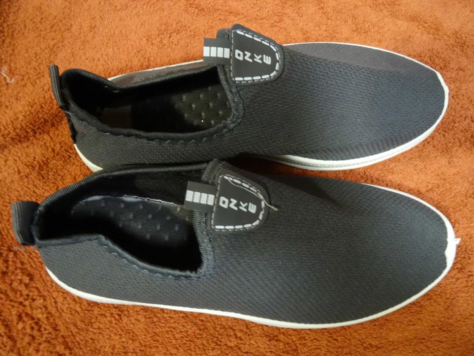 Damskie sneakersy wsuwane, z okrągłym noskiem. 39. Długość stopy ok 25