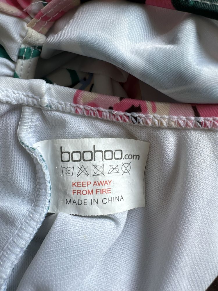 Суцільний купальник Boohoo в квітковий принт
