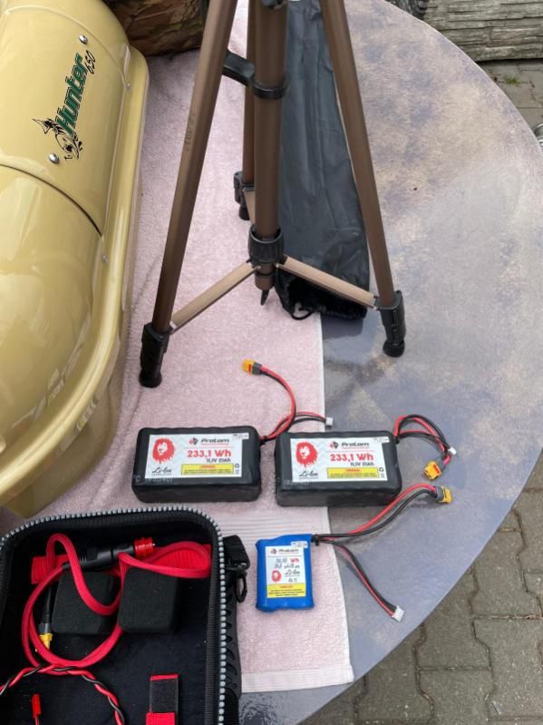 Łódka zanętowa Hunter 650 Pro Lam wersja-platinum