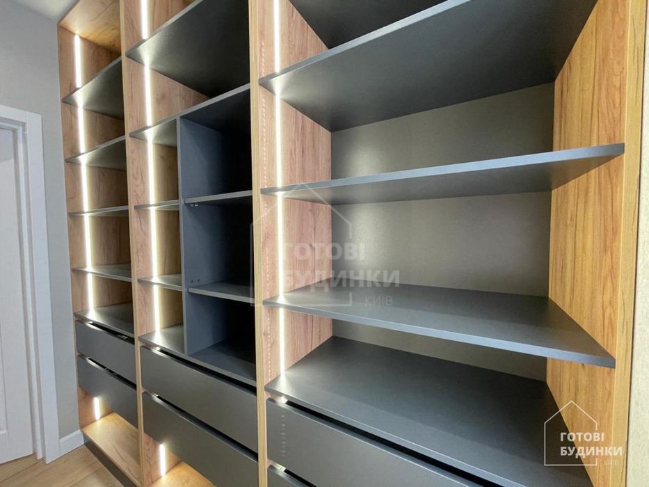 Сучасний будинок серед соснового лісу в КМ Нова Ходосівка