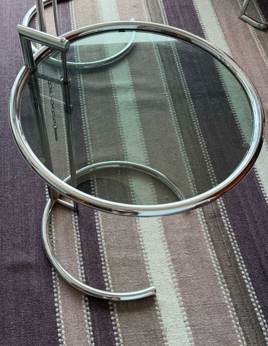 Conjunto de mesas ajustáveis estilo Eileen Gray