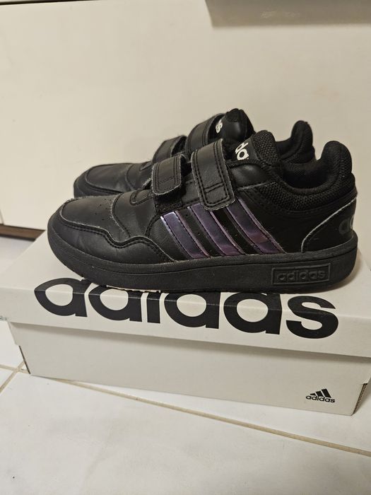 Ténis Adidas tamanho 33